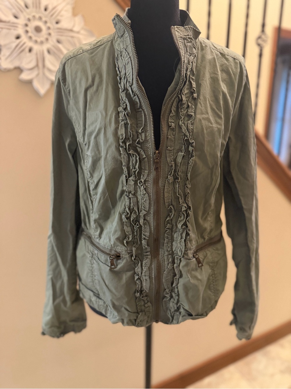Love Peace Chill Women’s L Olive Green Ruffle Utility Jacket Runs Small Medium